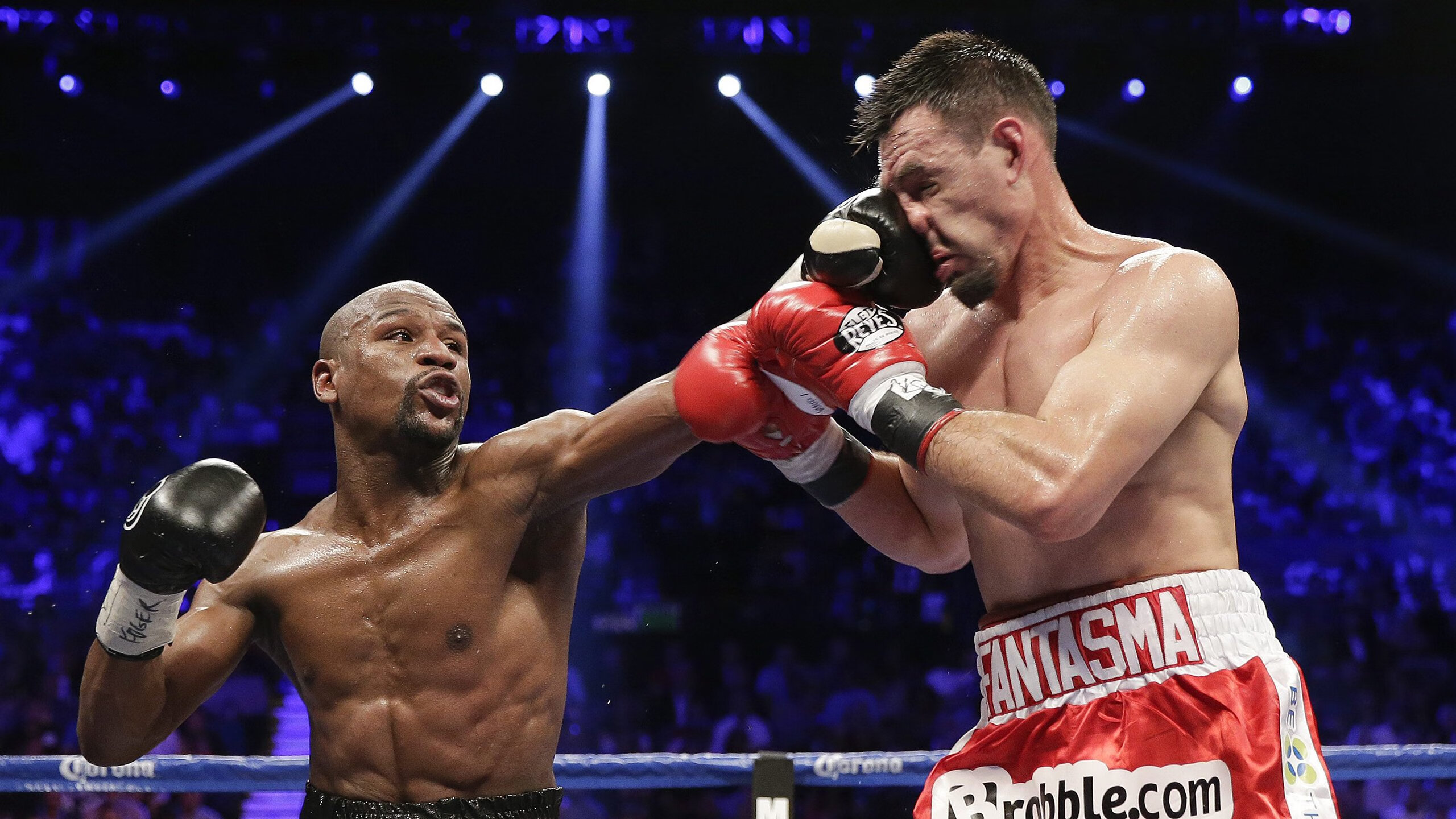 世界杯“黑科技”加持 半自动越位判定系统首次亮相